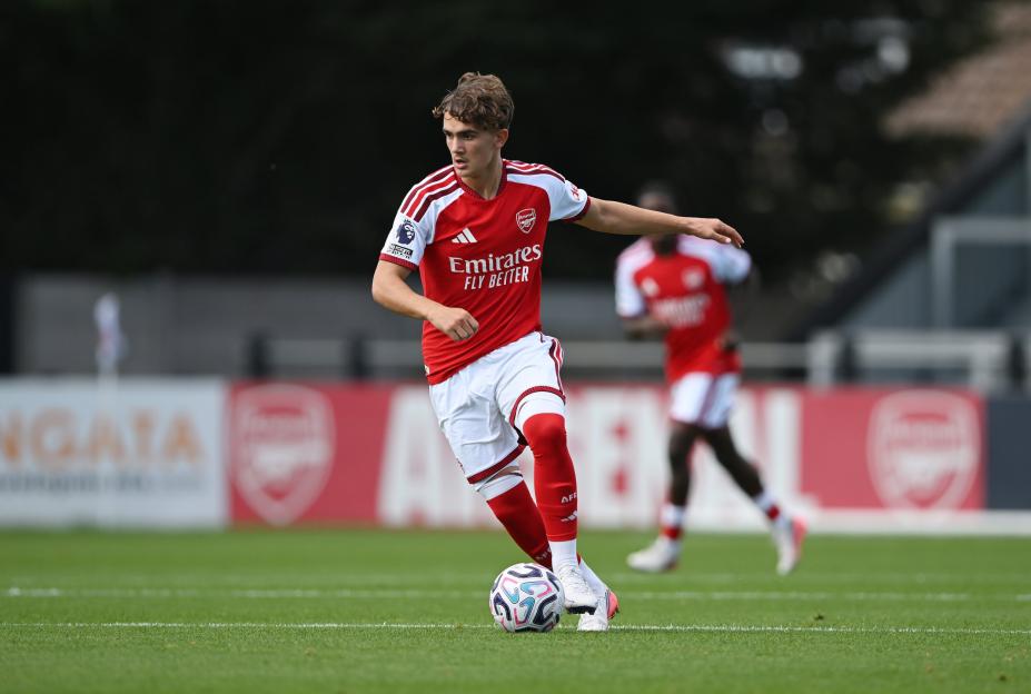 Arsenal U21 player dribbling the ball during a Premier League 2 match.