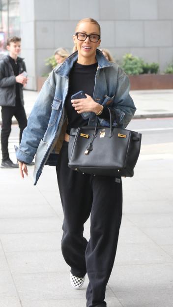 EXCLUSIVE PHOTOS ALL ROUND..£200 MIN FEE FOR THE SET..Olivia Attwood and Pete Wicks SEEN FOR THE FIRST TIME AFTER THEY WERE spotted leaving hotel together as Towie star carried two pizzas up to his room at 3am AFTER THE BRIT AWARDS ..THEY WERE SEEN