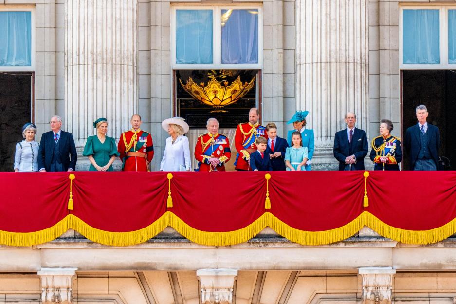 The British Royal Family on the Buckingham Palace balcony.