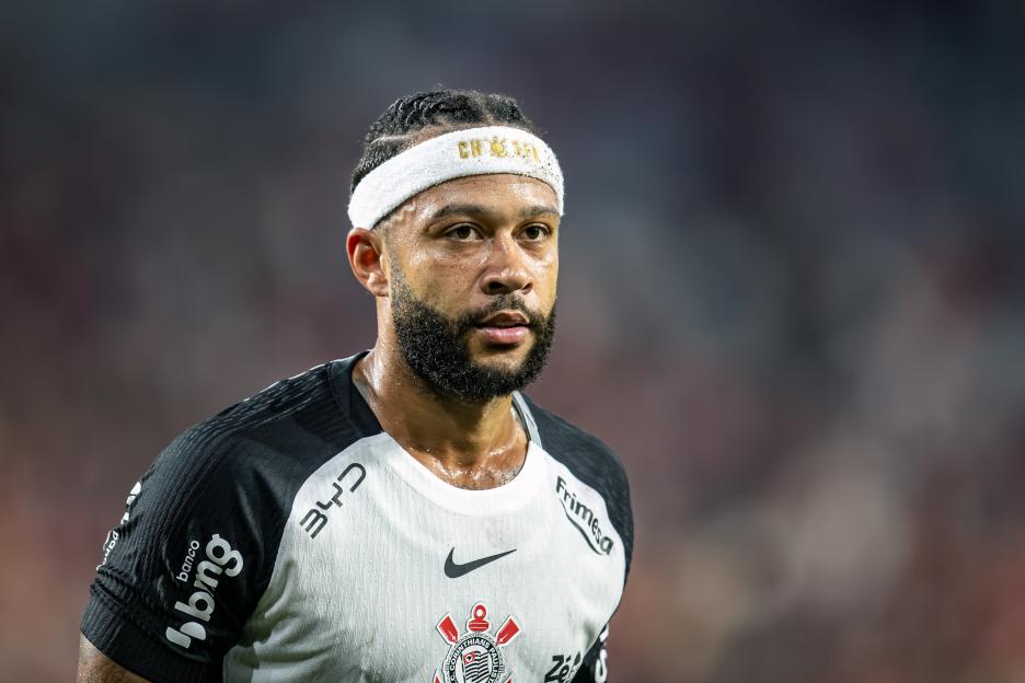 Memphis Depay of Corinthians looking on during a Brasileirao 2026 match.
