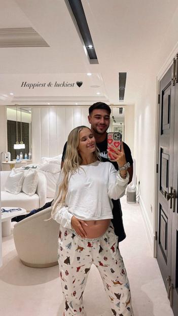 Molly Mae and Tommy Fury posing for a selfie during her pregnancy.