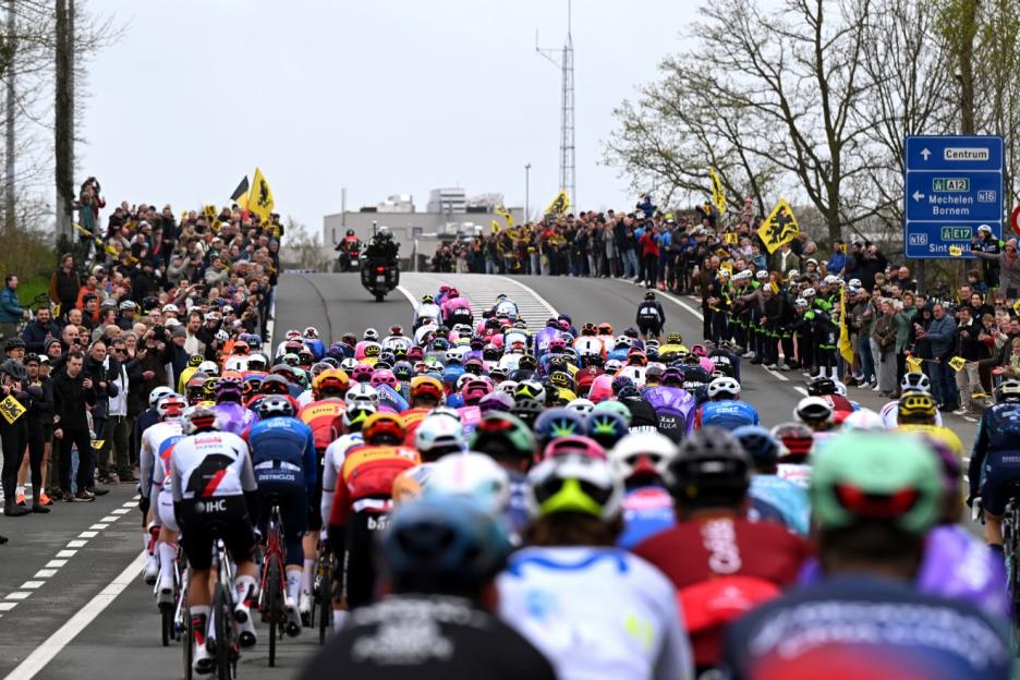 Tragic Loss: 51-Year-Old British Cyclist Collapses and Dies During Tour of Flanders, While Two Fellow Riders Are Resuscitated