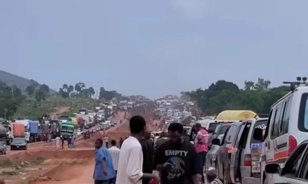 Nigerians Express Frustration as Abuja-Kaduna Traffic Jam Strands Travelers Before Eid Celebrations
