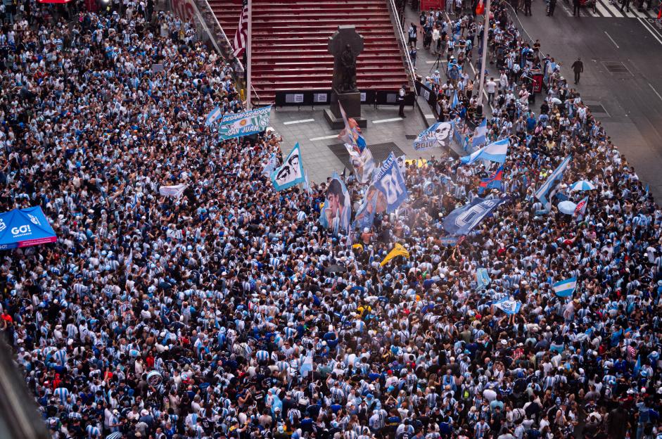 Argentina fans take over Times Square ahead of World Cup Final