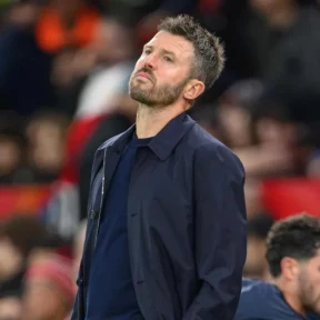 Dead man walking Michael Carrick looks grey & tired as Man Utd flatline… but almost every player is letting boss down