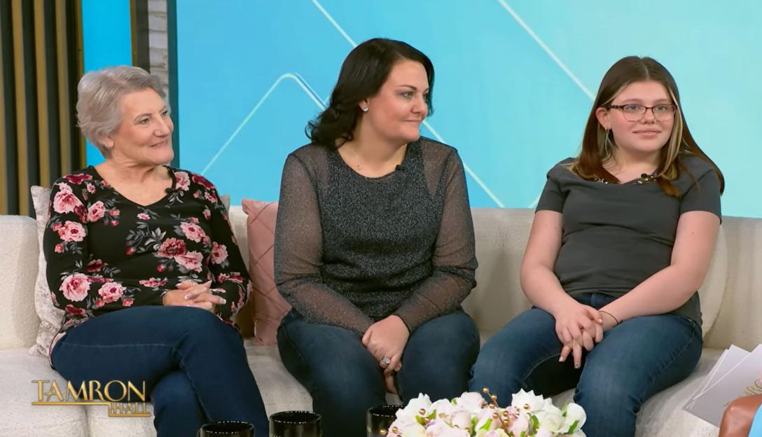 Clutched-ribs-agony-ashley-hamilton-1032610586