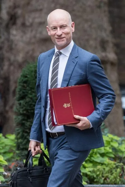 Stephen Crabb carrying a red ministerial box and a black bag.