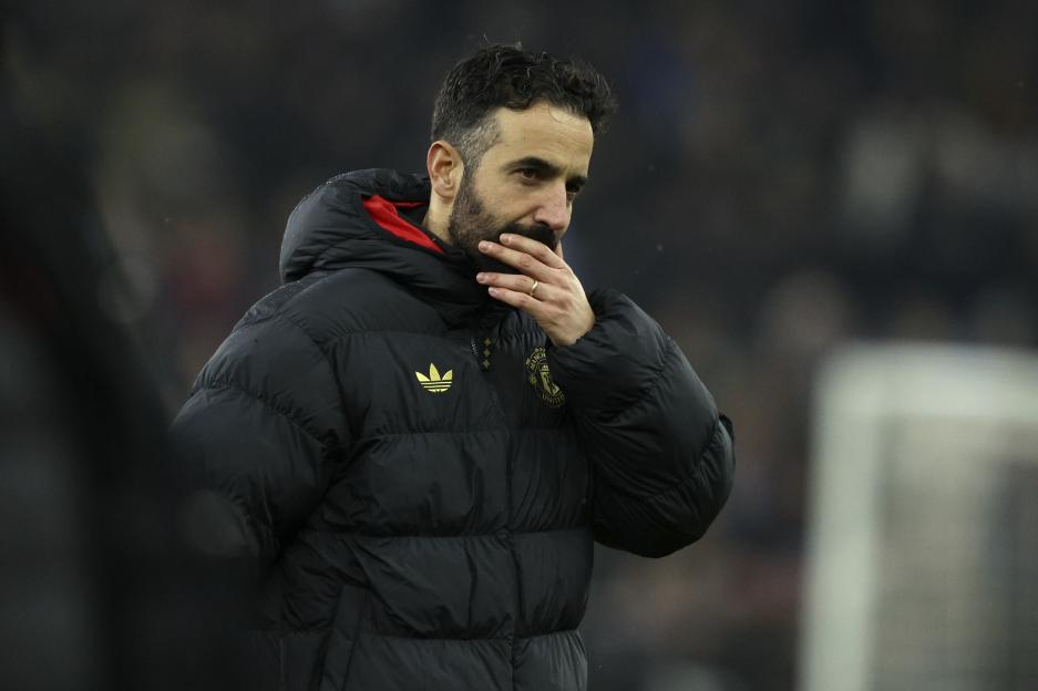 'Three Key Concerns for Man Utd: Ruben Amorim's Transfer Position and Bruno Fernandes' Extended Injury Absence'