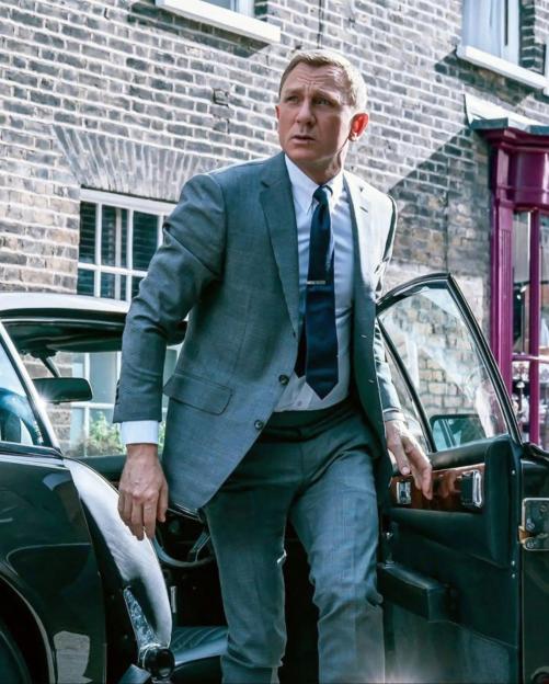 Daniel Craig as James Bond exits a car.