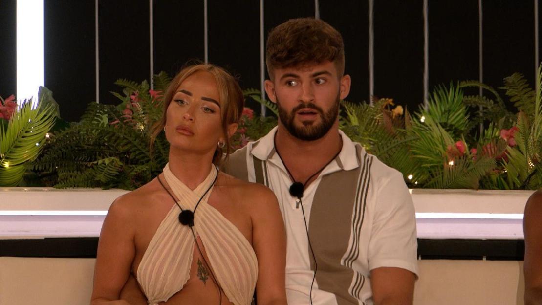 Nicole Samuel and Ciaran Davies from Love Island Series 11, Episode 11.