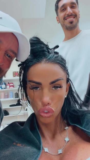Woman taking a selfie with two men in a hair salon.