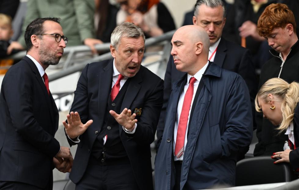 "Man Utd Executives Face Ed Woodward Comparisons After Hull Disappointment: Knee-Jerk Purchases Falter While Carrick Struggles"
