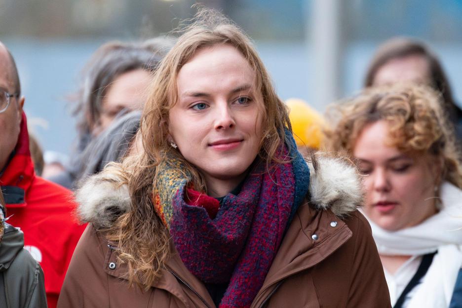 Dundee, Scotland, UK. 10th February, 2025. Employment Tribunal continues between nurse Sandie Peggie and Dr Beth Upton and Fife NHS in Dundee. PIC; Dr Beth Upton arrives at the Tribunal surrounded by supporters. Iain Masterton/Alamy Live News.