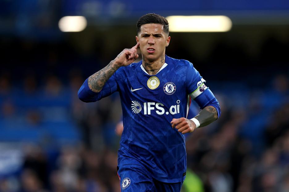 Chelsea Sets Tight 42-Hour Deadline for Man City to Finalize Enzo Fernandez Transfer Amidst Barcelona's Rejected £55m Rodri Offer