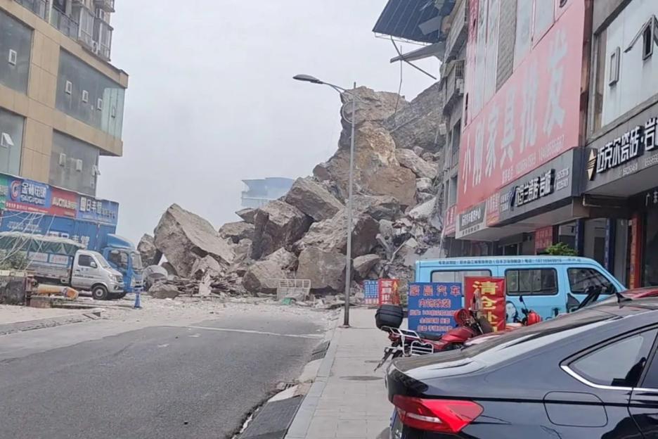 Devastating Landslide Buries Homes in China, Prompting Urgent Rescue Efforts for Trapped Residents