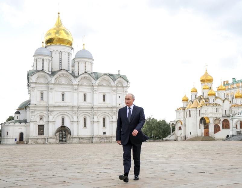 "Why a Resentful Putin Might Target Britain After Supporting Ukraine – Exploring His Scary Tactics from Arson to Drones"
