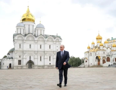 "Why a Resentful Putin Might Target Britain After Supporting Ukraine – Exploring His Scary Tactics from Arson to Drones"