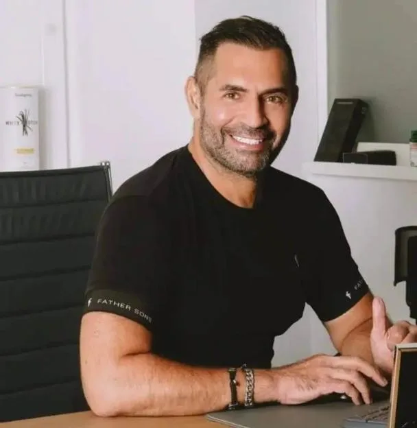 **FULL COPY BY GERARD COUZENS.-TEL: +34 659 567 821**.BREAKING local media reports say the victim is a plastic surgeon and clinic owner named as Dr .Alaxander Aslani who was gunned down inside his Clinic in Marbella
