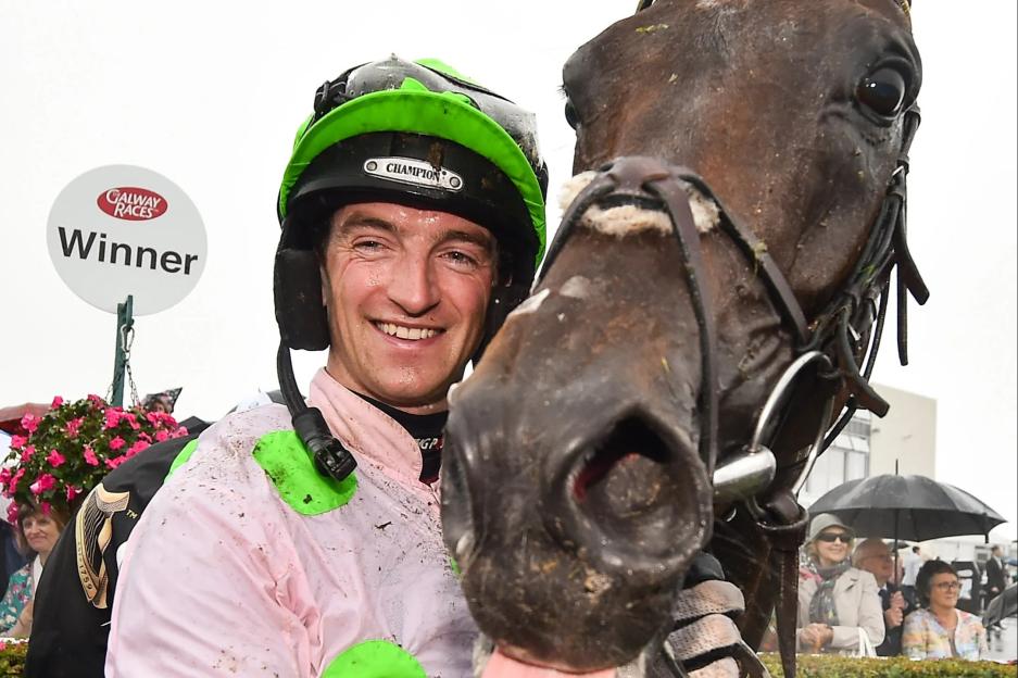 'Heartbreaking Loss: Legendary Willie Mullins and Rich Ricci's Champion Horse Sharjah Passes Away at 13'