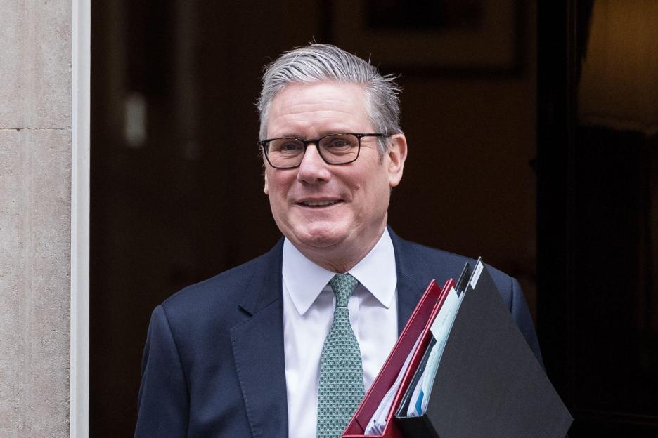 UK's Leading Civil Servant Ousted Amid Ongoing Turmoil for Keir Starmer
