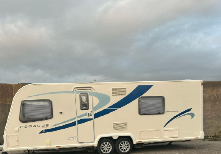 'Life in a Caravan with My 1-Year-Old: No Rent, Low Bills, and the Surprising Truth About Staying Warm!'