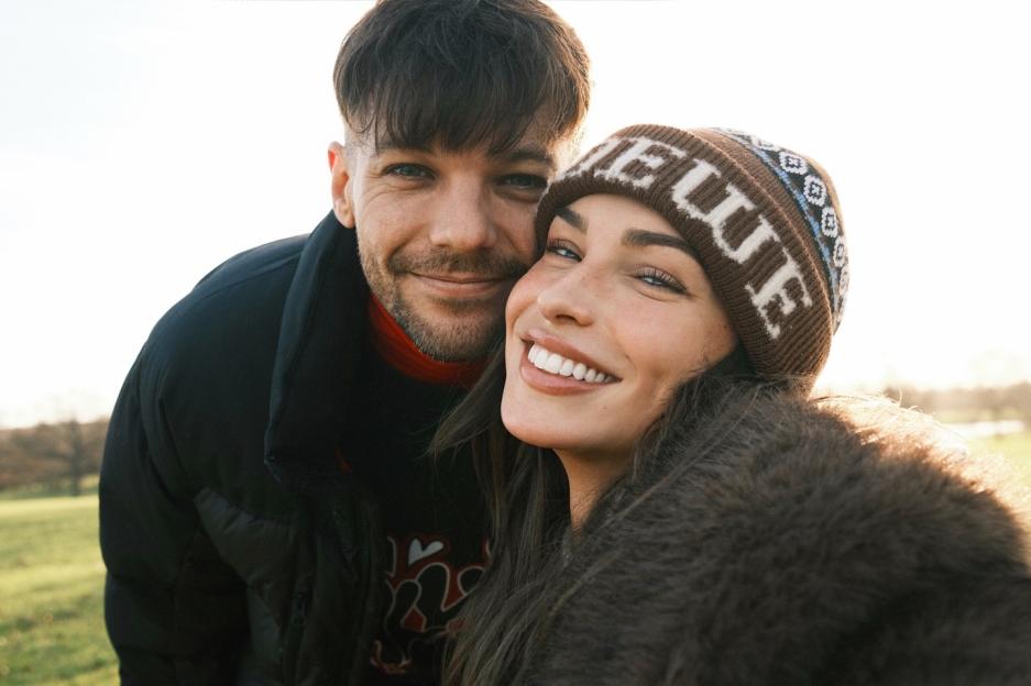 Zara McDermott and Louis Tomlinson smiling for a sweet snap together.