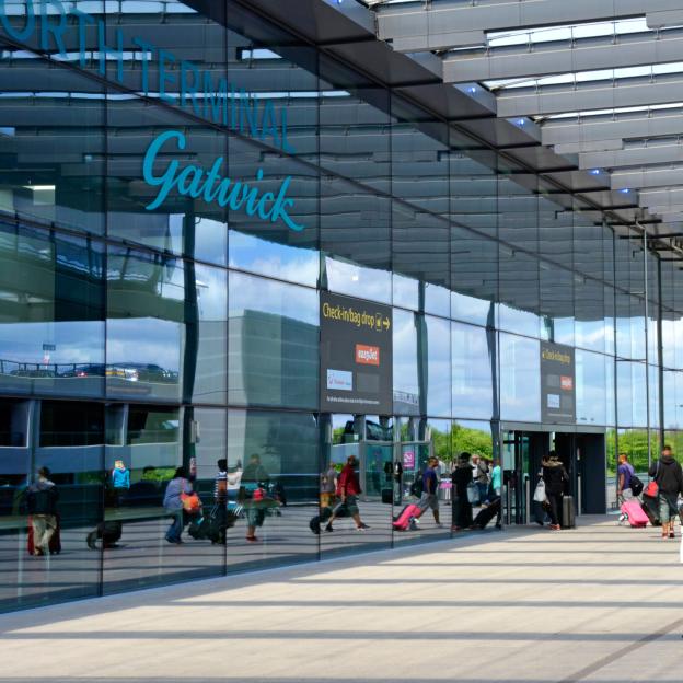 Gatwick Shops Secure Earphones and Chargers in Anti-Theft Boxes After Thieves Strike