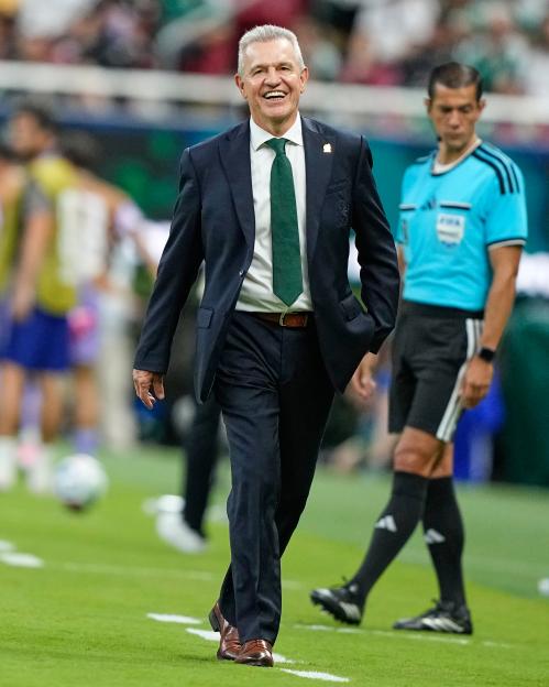Mexico's Coach Unveils Strategy to Tackle Harry Kane and a Sneaky Phone Trick to Rally the Team for the World Cup!