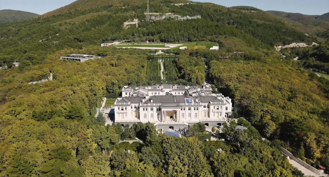 Vladimir Putins £1 billion clifftop palace overlooking the Black Sea.