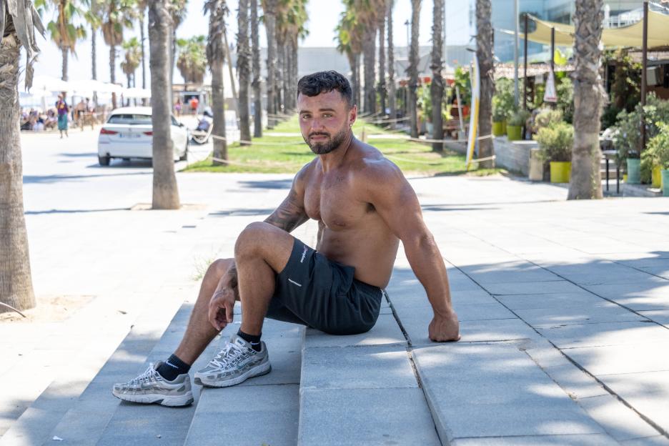 Tommo Holbrook sitting on a ledge in Barcelona.