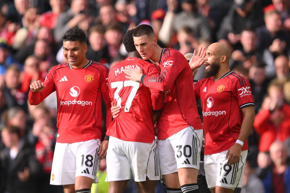 Benjamin Sesko of Manchester United celebrates scoring his team's second goal.
