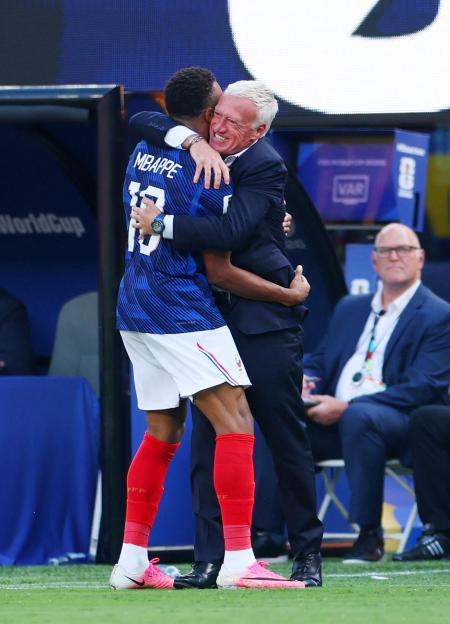 French Stars Rally Around Didier Deschamps in Heartfelt Tribute Following His Mother's Passing During the World Cup
