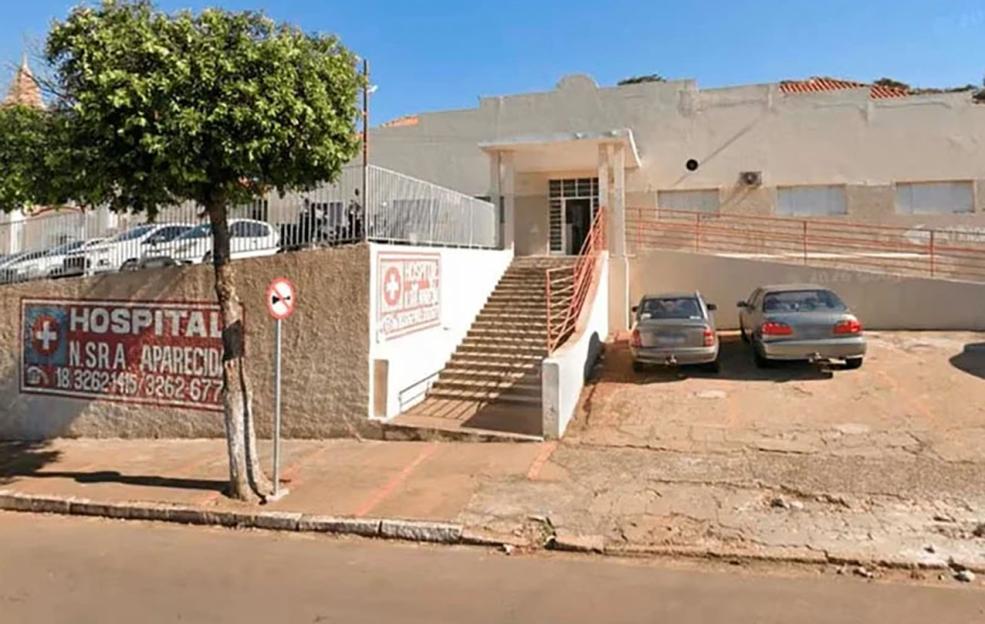 ¿Dead¿ man, 88, rushed back to hospital after funeral home staff realise he¿s still breathing