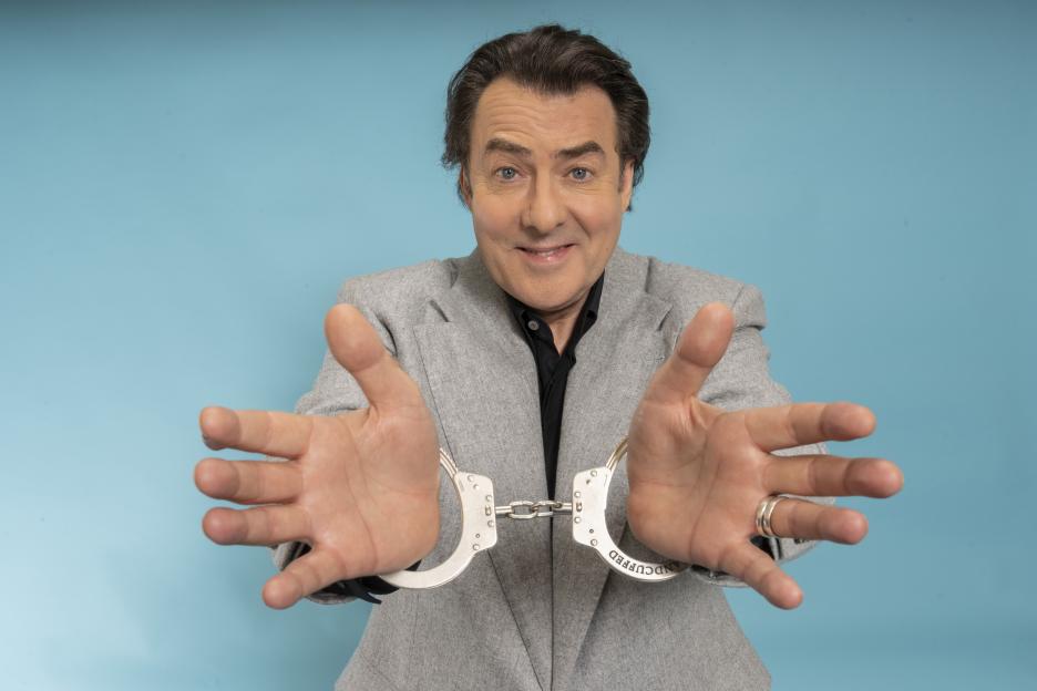 Jonathan Ross Talks Claudia & Graham's 'Rival' Talk Shows and the Celeb Traitors Stars He'd Never Invite on Handcuffed