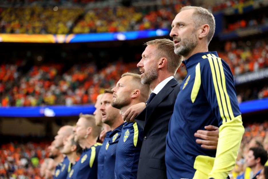 Fans Shocked to Spot Ex-Premier League Star and 'Championship Legend' as Graham Potter's Assistant in Sweden