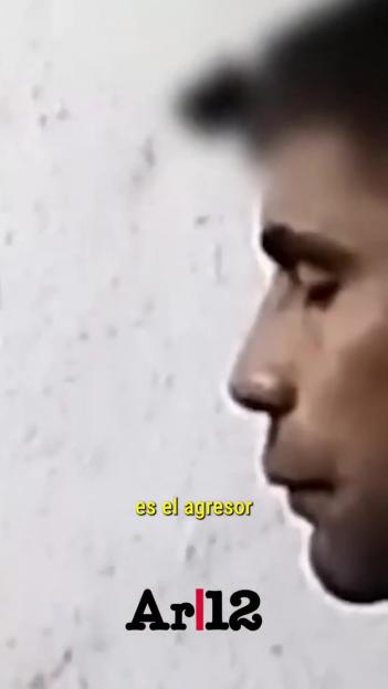 A person's profile facing right with the text "es el agresor" and "Ar|12" on the left.