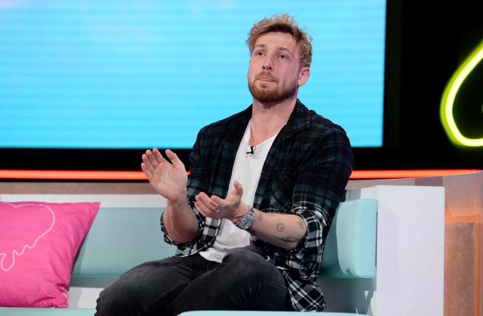 Amy Hart and Sam Thompson on the "Love Island: Aftersun" TV Show.