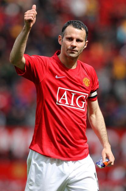 Soccer - Barclays Premier League - Manchester United v Arsenal - Old Trafford