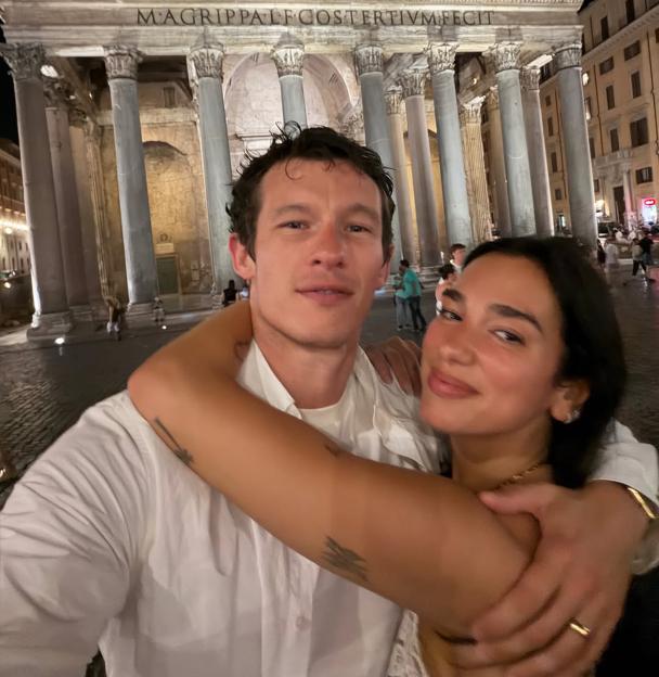 Dua Lipa and Callum Turner pose in front of the Pantheon in Rome.