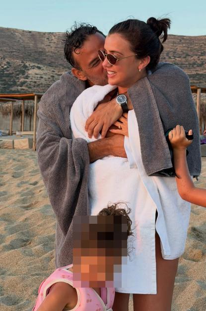 'Fans Urge Ryan to Propose as Lucy Mecklenburgh Showcases Gorgeous Bikini Moments from Family Getaway!'