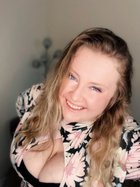 Model with size 32OO breasts claims to have Britains biggest after being diagnosed with condition where they dont stop growing