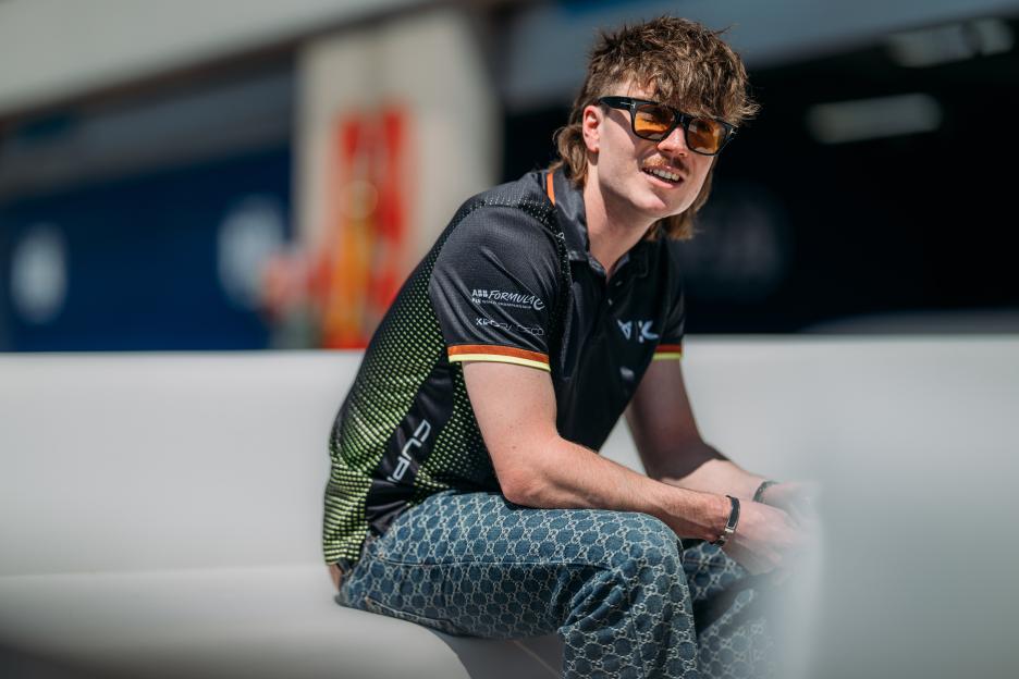 'British Racing Star Unveils Ambitious Top Gear Remake Plans, Inspired by Jim Clark'