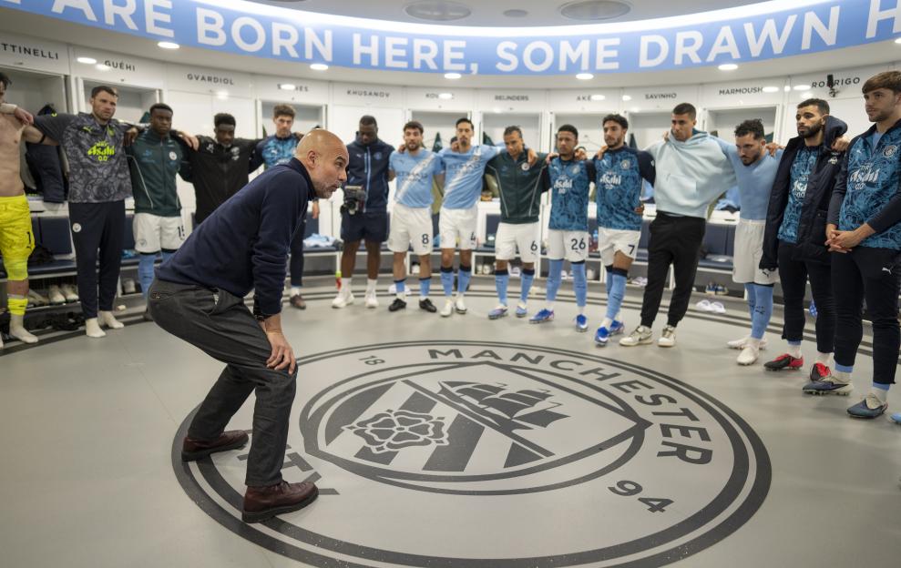 Manchester City manager Pep Guardiola talking to his team in the dressing room.