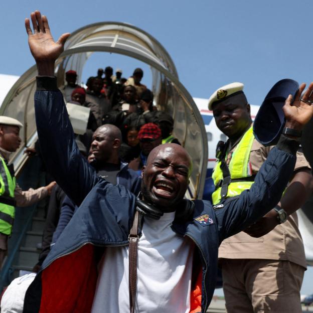 Nigerians Escape South Africa Amid Xenophobia, Leaving Children Behind
