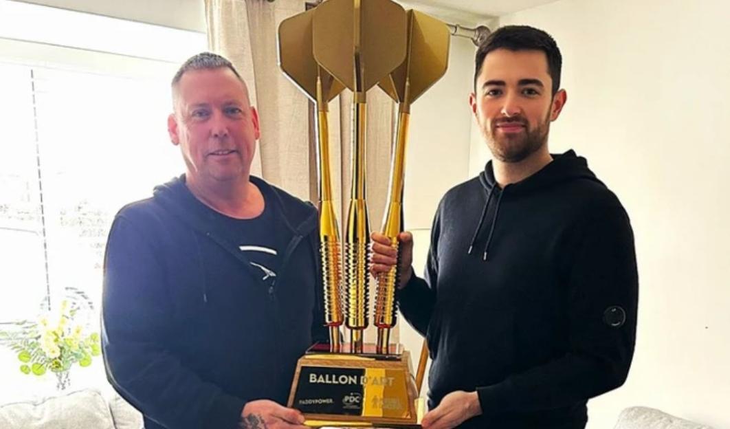 Luke Humphries and his father-in-law Peter Jones holding the Ballon D'Art trophy.