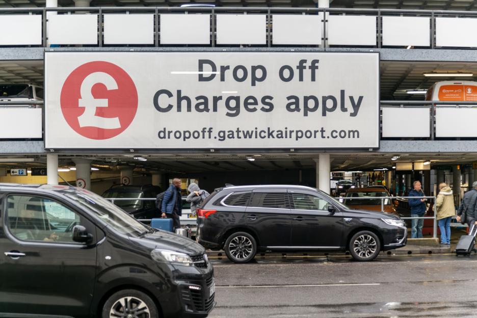 UK Airports Cashing In: Nearly £1 Billion Annually from Non-Flight Fees, Including Rising Drop-Off Charges