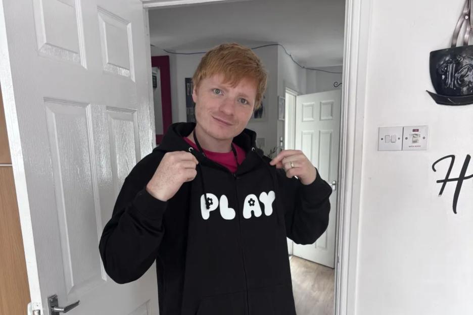 'I’m the Spitting Image of a Brit Pop Superstar – and It's a Nightmare Trying to Shop with Fans Swarming Me!'