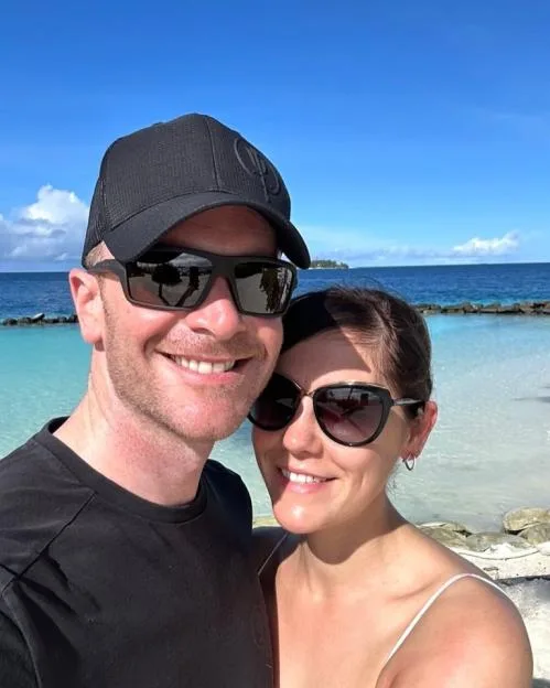Annabel Scholey and Jim Trayhurn on a beach.