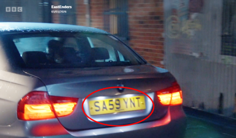 The back of a gray car with license plate SA59 YNT, highlighted by a red oval.