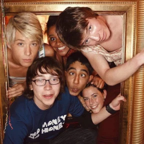 "Where Are They Now? The Ups and Downs of the Skins Cast – From Hollywood Fame to Shocking Tragedies"